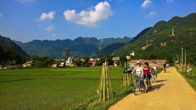 Cycling through Thai's villages