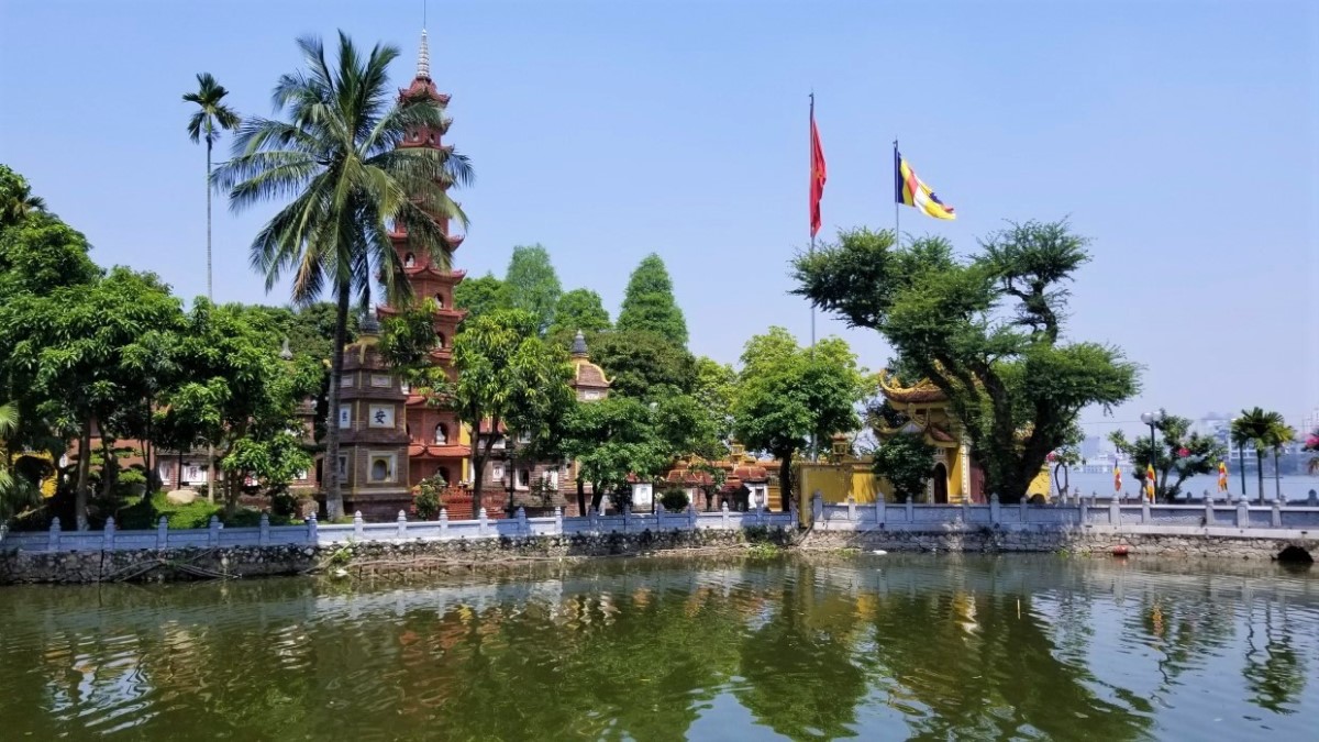 Tran Quoc Pagoda - Hanoi Tour