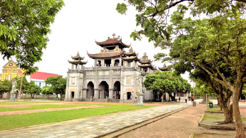 Phat Diem Cathedral – Most famous church in Ninh Binh